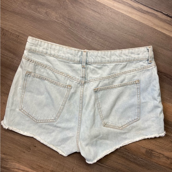 H&M Women’s Light Wash High Waisted Denim Jeans Shorts Size 14 - Picture 12 of 12